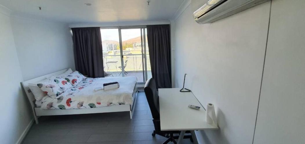 Dana-Cozy Private Room In Shared Central Apt-Rm 2 Канбера Екстериор снимка
