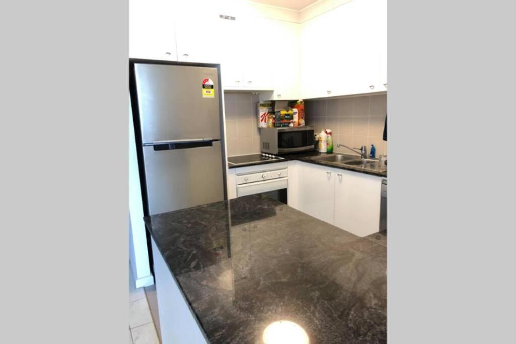 Dana-Cozy Private Room In Shared Central Apt-Rm 2 Канбера Екстериор снимка