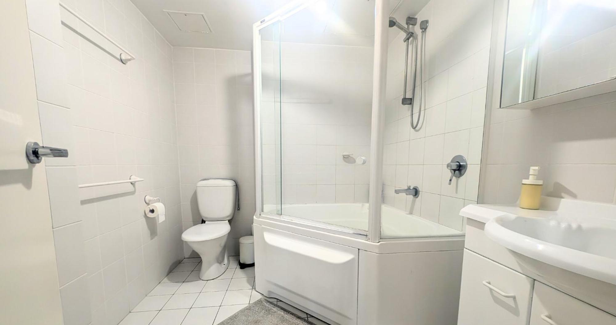 Dana-Cozy Private Room In Shared Central Apt-Rm 2 Канбера Екстериор снимка